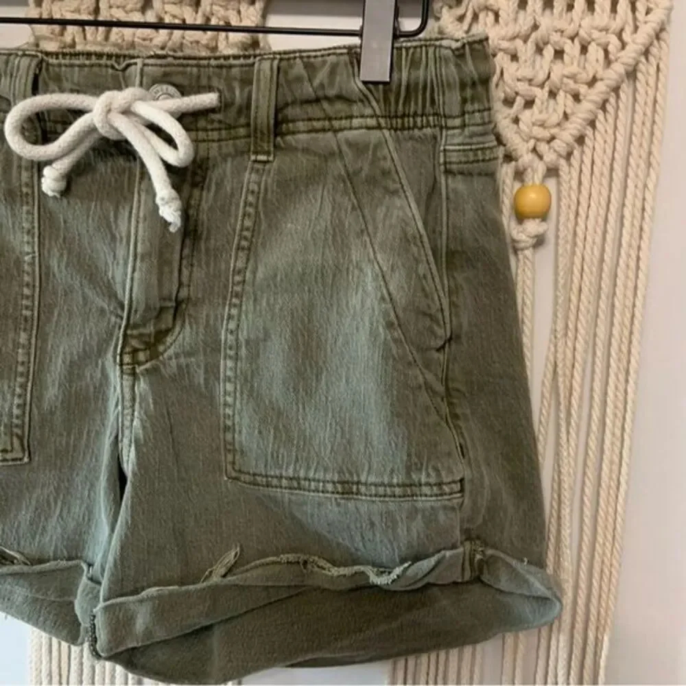 AMERICAN EAGLE‎ Women’s Tomgirl Olive Green Drawstring Cuffed Shorts Size 0 - Picture 3 of 14